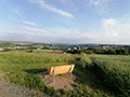 Weitsicht von der Bank auf dem Nußberg, unterm Heiligenhäuschen, gestiftet von Landbautechnik Servatius / Ehlenz., Bild: EL