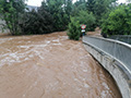 Der Fußweg entlang der Nims schon überschwemmt., Bild: EL