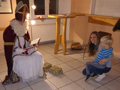 Schon bewundernswert, was der Nikolaus über die Kinder in seinem Buch stehen hatte., Bild: IL