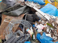Ein Kipper voll mit achtlos in die Landschaft geworfenem Müll., Bild: OK
