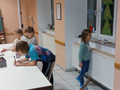 Schmücken des Fensters, Bild: IL