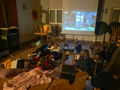 Alle schauten sich gespannt den Film Tischlein deck dich an, Bild: SM