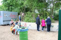 Heute ausnahmsweise erlaubt: Spielen in der Hecke, Bild: EL
