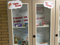 Die neu gestalltete Vitrine im Schulflur, Bild: MH