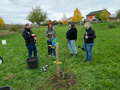 Pflanzen eines Nussbaumes durch den Musikverein RIttersdorf., Bild: SP