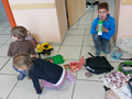 Basteln von Geschenken für Muttertag und Vatertag., Bild: IL