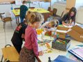 Kleine Modedesigner im Kindertreff., Bild: IL