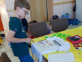 Kleine Modedesigner im Kindertreff., Bild: IL